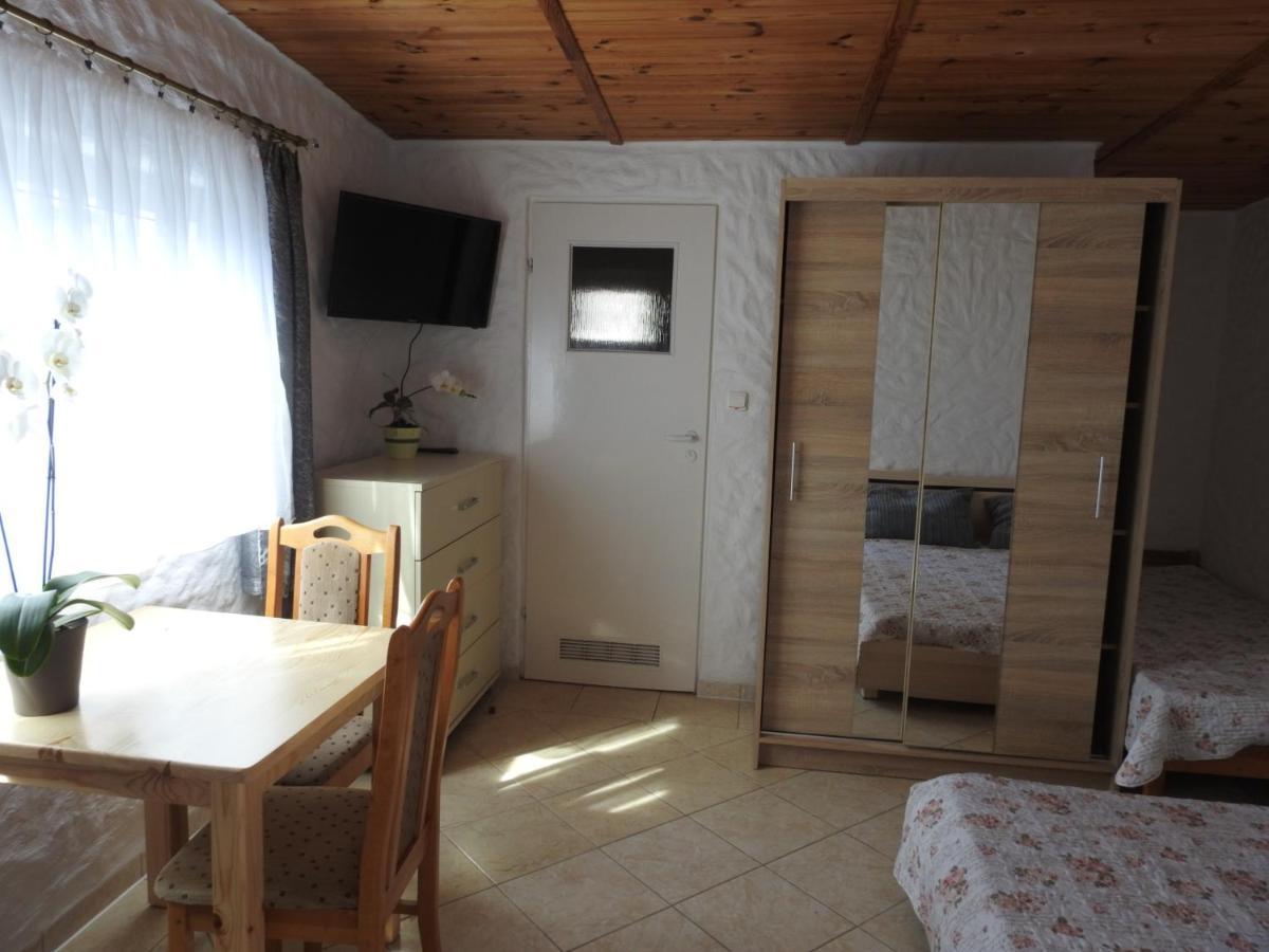 Ferienwohnung Malwa Jezierzany Exterior foto