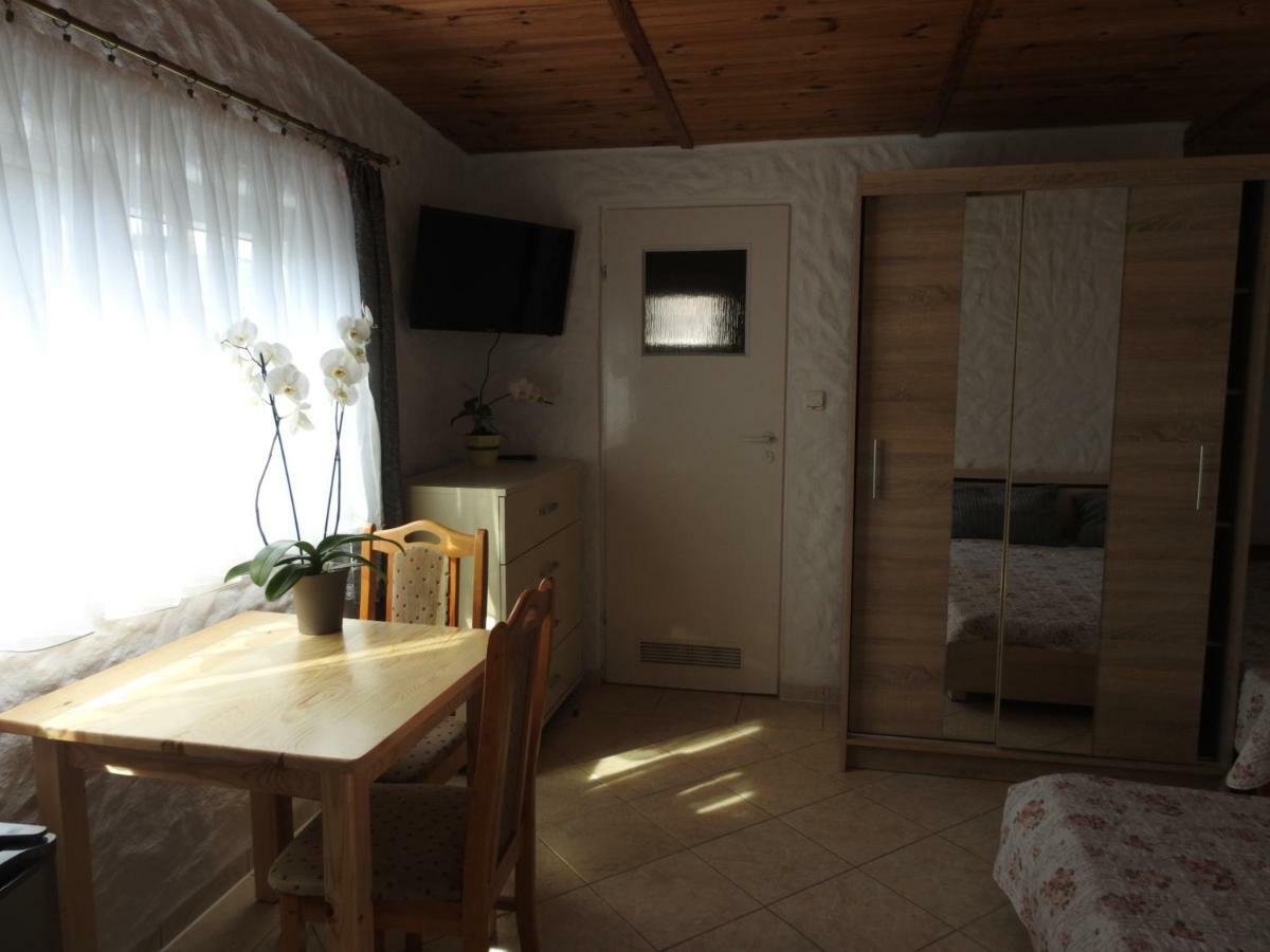 Ferienwohnung Malwa Jezierzany Exterior foto