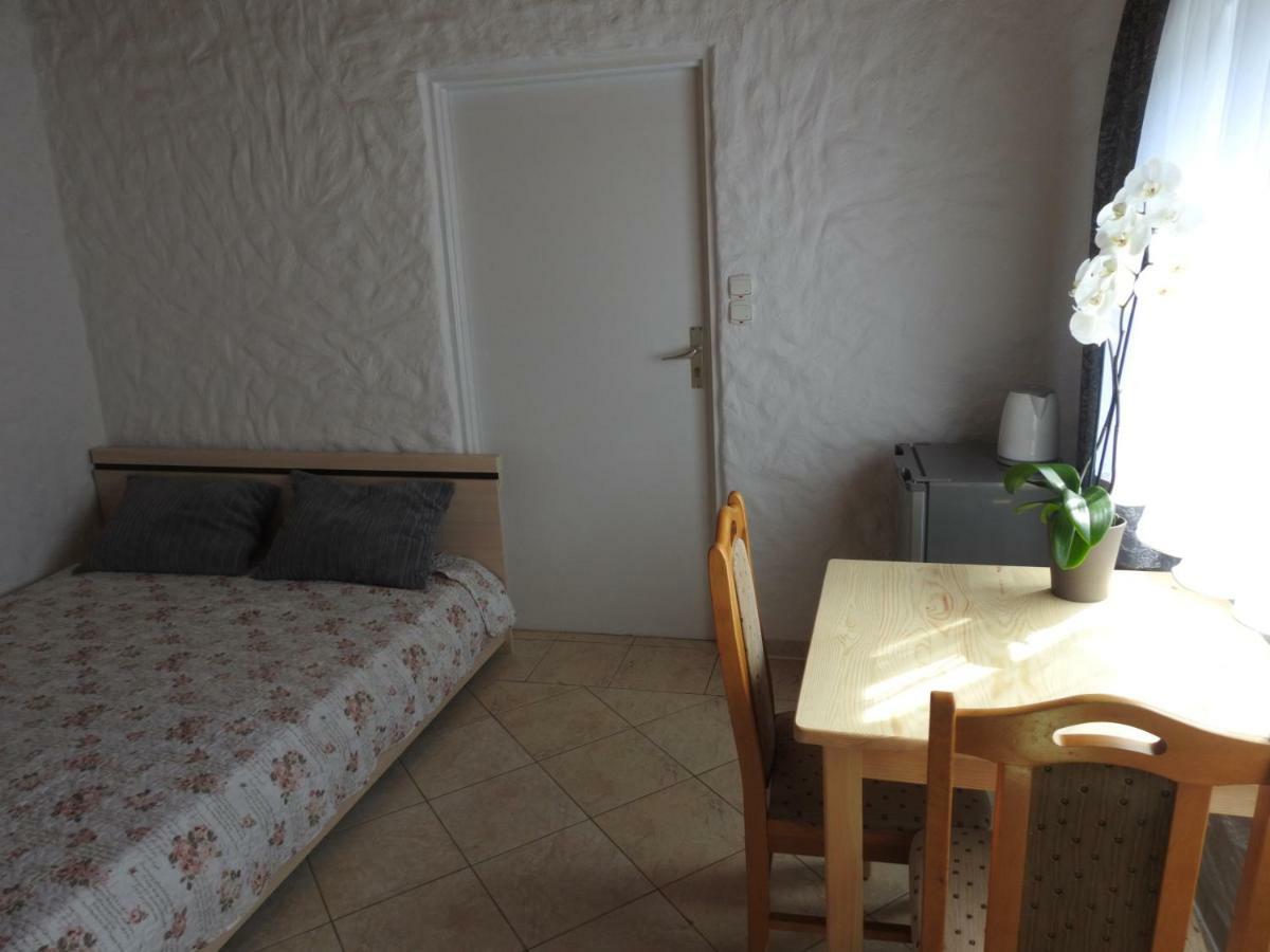 Ferienwohnung Malwa Jezierzany Exterior foto