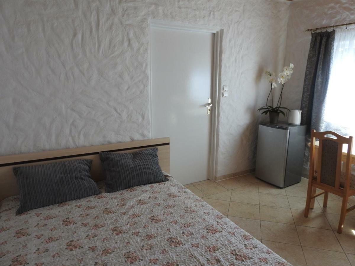 Ferienwohnung Malwa Jezierzany Exterior foto